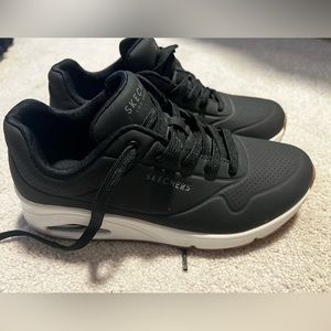 Womens Uno Stand On Air Sneaker - Black size 8